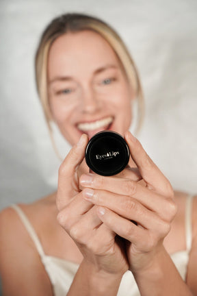 Contorno de ojos y labios 360